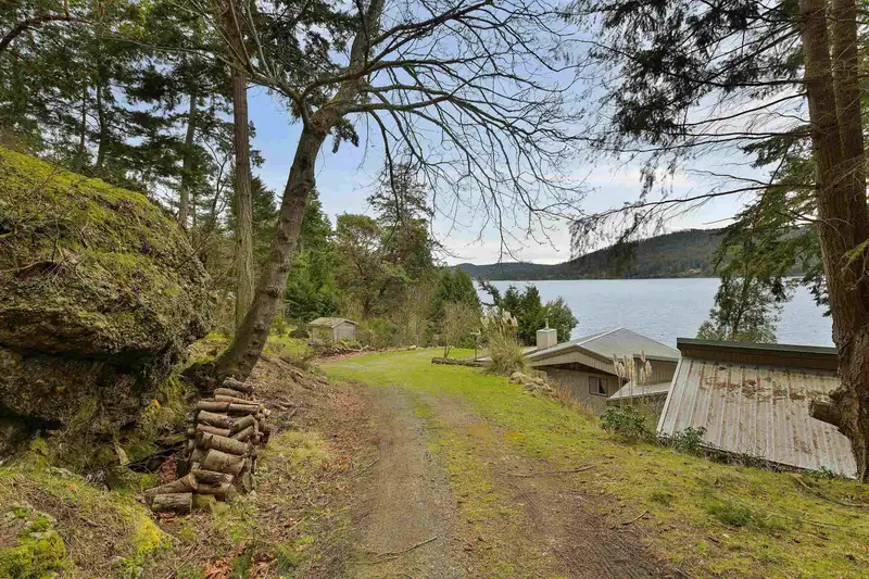 524 BAY TURNABOUT - photo 3 of 37