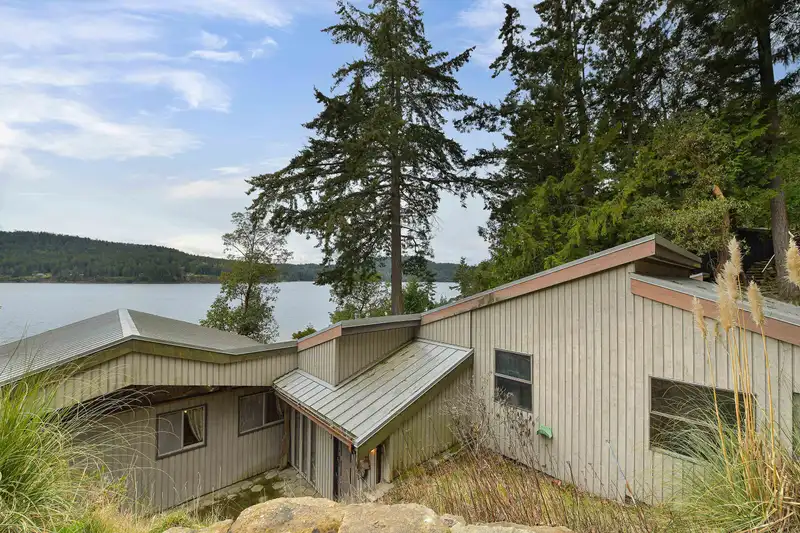 524 BAY TURNABOUT - photo 4 of 37