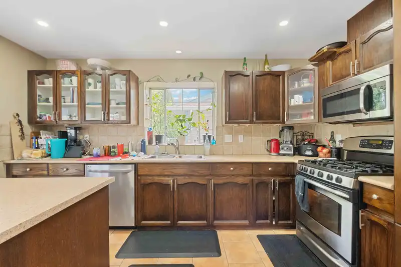 21543 93A AVENUE - photo 2 of 27