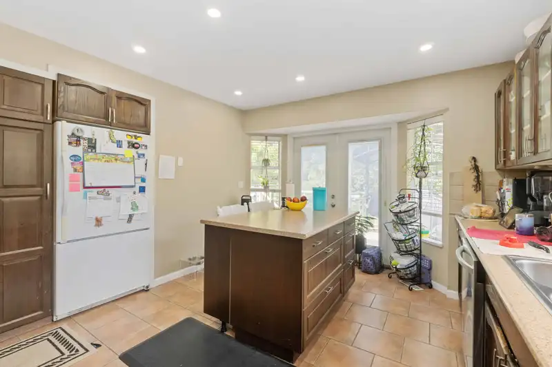 21543 93A AVENUE - photo 4 of 27