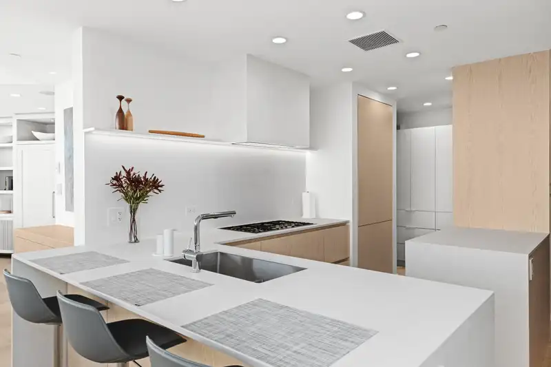 701 628 KINGHORNE MEWS - photo 2 of 24