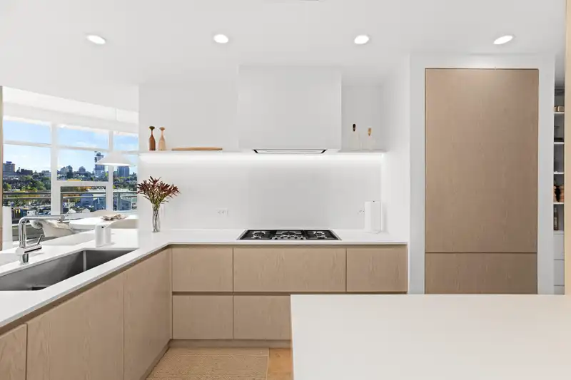 701 628 KINGHORNE MEWS - photo 3 of 24