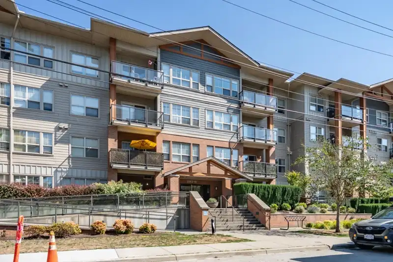403 20219 54A AVENUE - photo 1 of 32
