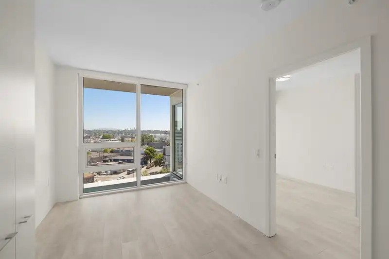1014 180 E 2ND AVENUE - photo 2 of 40