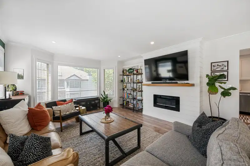 2 15840 84 AVENUE - photo 1 of 36