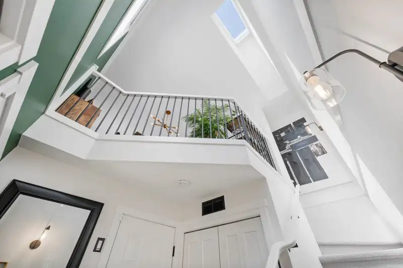 2 15840 84 AVENUE - photo 2 of 36