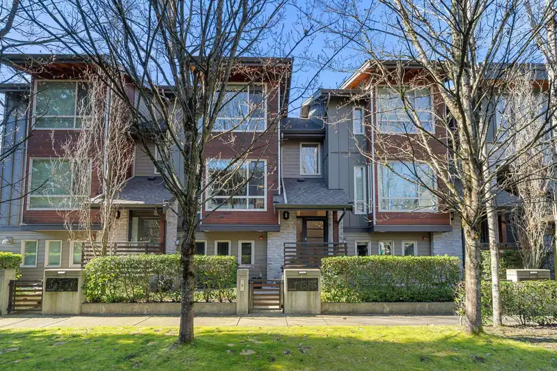 5 897 PREMIER STREET - photo 1 of 37