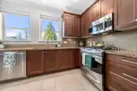5 897 PREMIER STREET - thumbnail 11