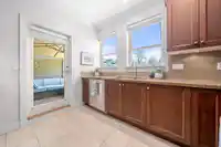 5 897 PREMIER STREET - thumbnail 8
