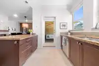 5 897 PREMIER STREET - thumbnail 9
