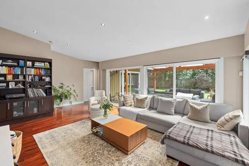 326 MOYNE DRIVE - photo 4 of 29