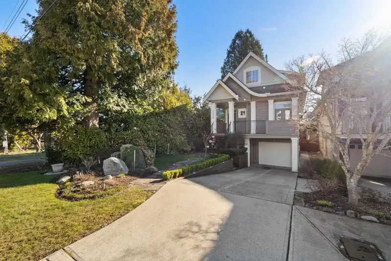 15556 GOGGS AVENUE - photo 2 of 40