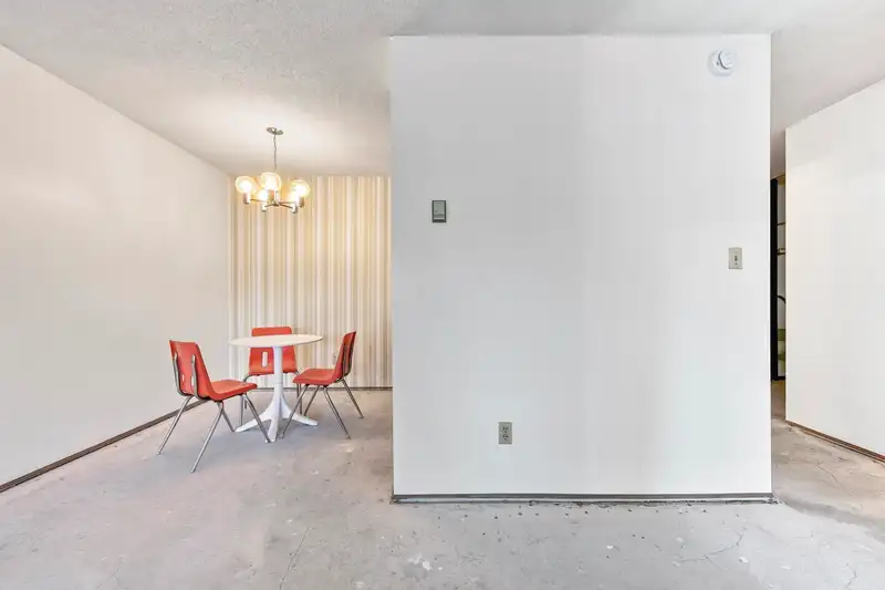 205 1825 W 8TH AVENUE - photo 3 of 27