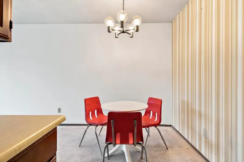 205 1825 W 8TH AVENUE - photo 4 of 27