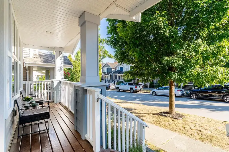 15163 61A AVENUE - photo 3 of 38
