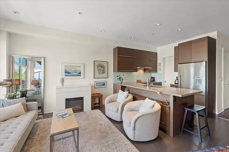 404 4463 W 10TH AVENUE - photo 3 of 33