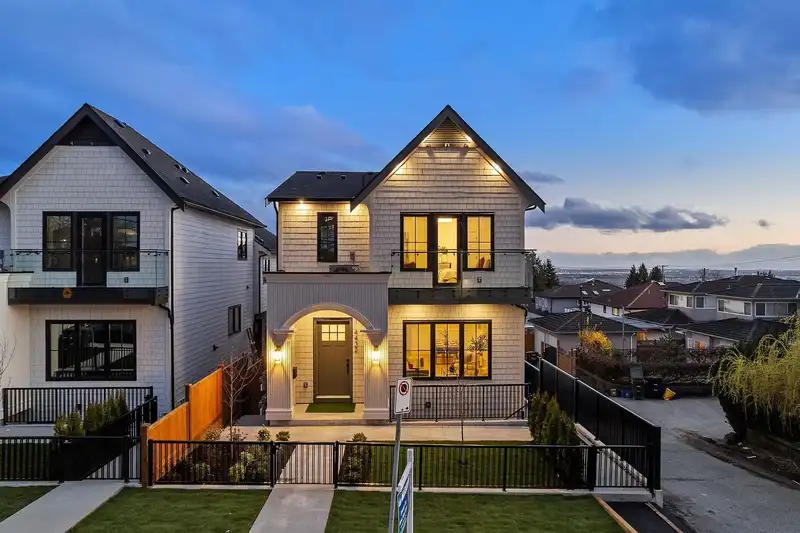 3 4432 IRMIN STREET - photo 1 of 40