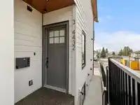 3 4432 IRMIN STREET - thumbnail 2