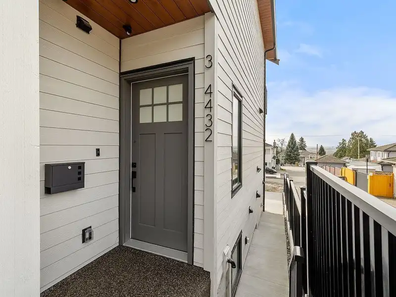 3 4432 IRMIN STREET - photo 2 of 40