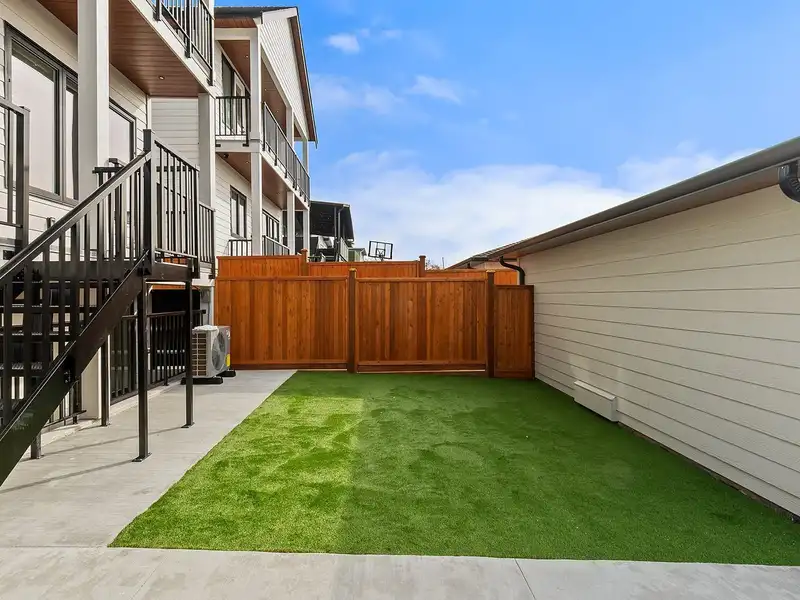 3 4432 IRMIN STREET - photo 3 of 40