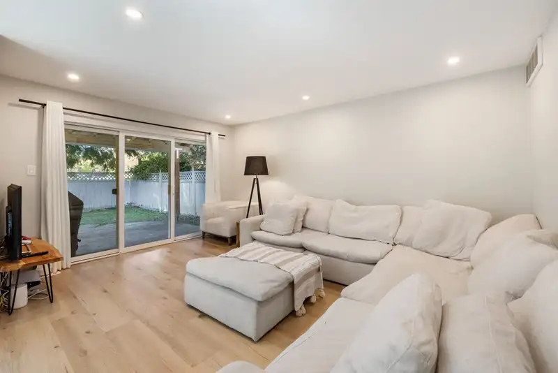 6503 WOODGLEN STREET - photo 4 of 29