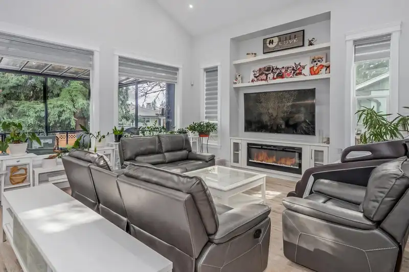2488 LATIMER AVENUE - photo 3 of 40