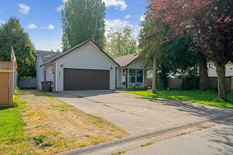 6034 174 STREET - photo 2 of 40