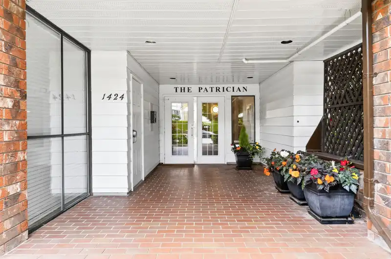 102 1424 MARTIN STREET - photo 1 of 27
