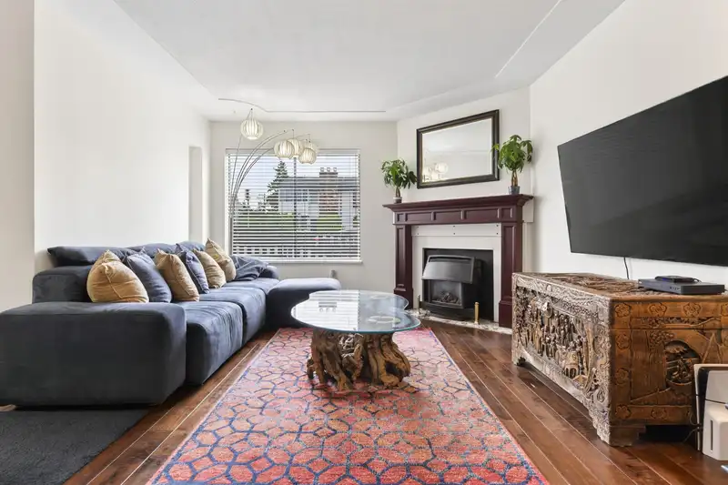 102 1424 MARTIN STREET - photo 2 of 27