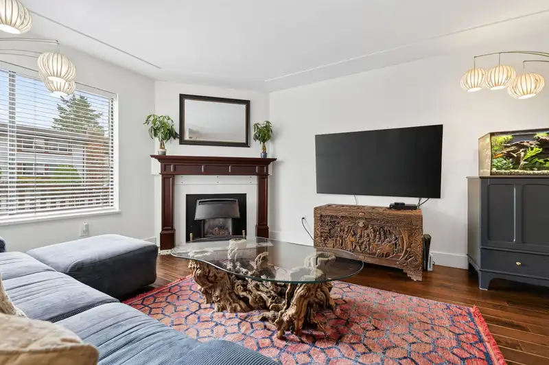 102 1424 MARTIN STREET - photo 3 of 27