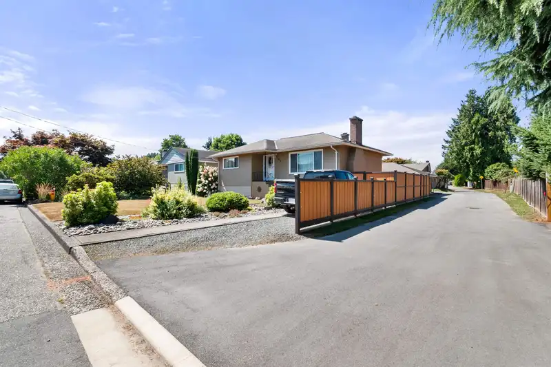 9863 CANDOW STREET - photo 2 of 33