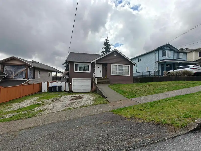370 HOSPITAL STREET - photo 1 of 8