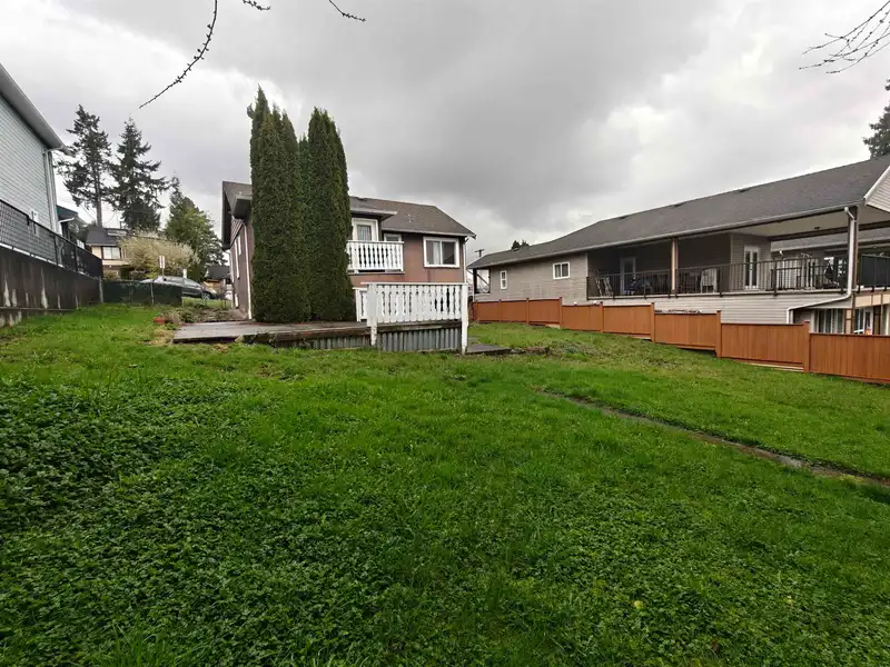 370 HOSPITAL STREET - photo 3 of 8