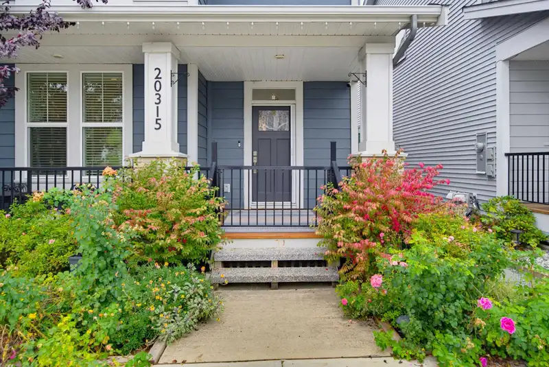 20315 82A AVENUE - photo 2 of 25