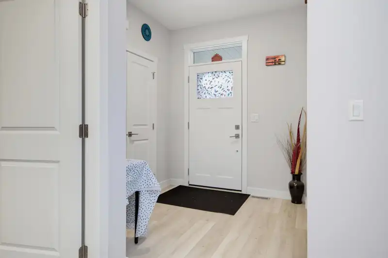 20315 82A AVENUE - photo 3 of 25