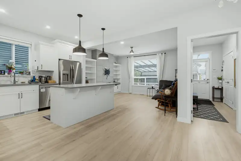 20315 82A AVENUE - photo 4 of 25