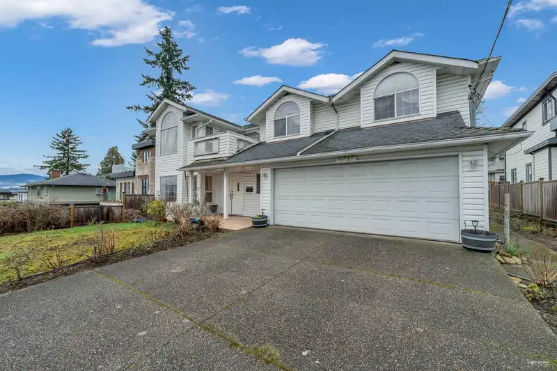 10848 129A STREET - photo 3 of 40
