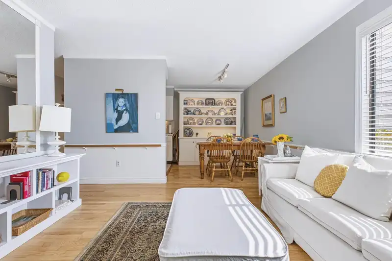 119 1442 BLACKWOOD STREET - photo 4 of 31
