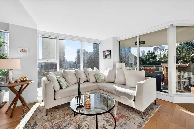 603 1009 EXPO BOULEVARD - photo 3 of 40