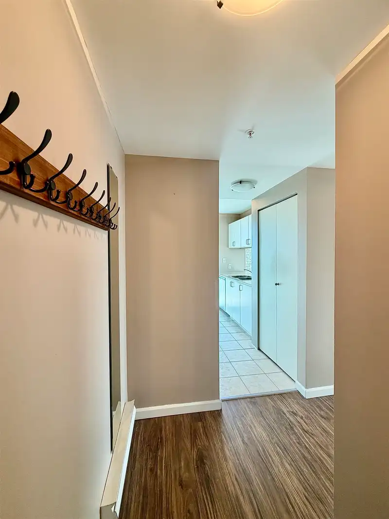 2609 438 SEYMOUR STREET - photo 2 of 24