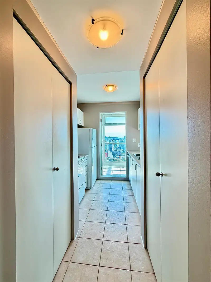 2609 438 SEYMOUR STREET - photo 3 of 24