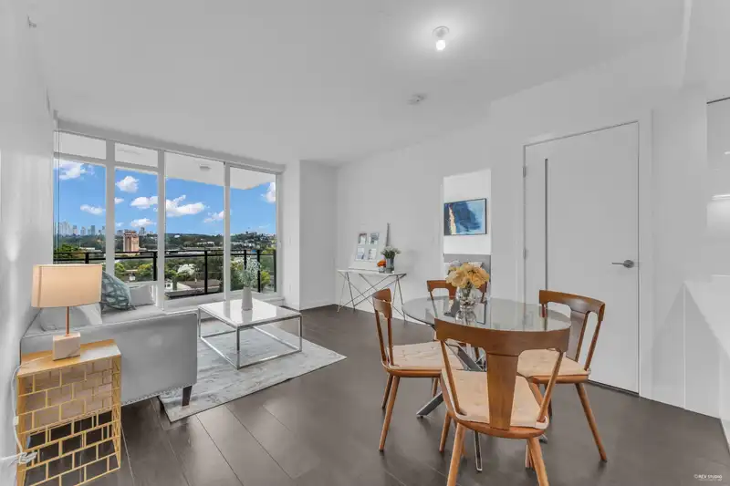 507 2085 SKYLINE COURT - photo 4 of 28