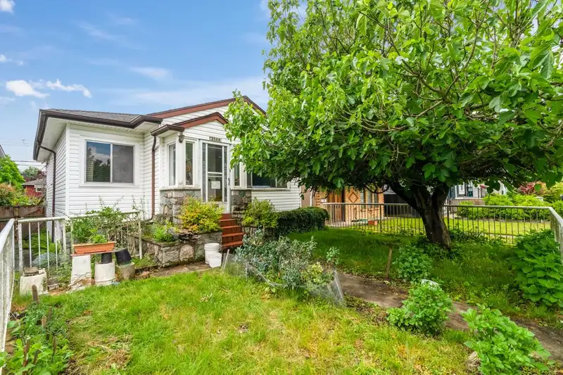 2566 VENABLES STREET - photo 2 of 18