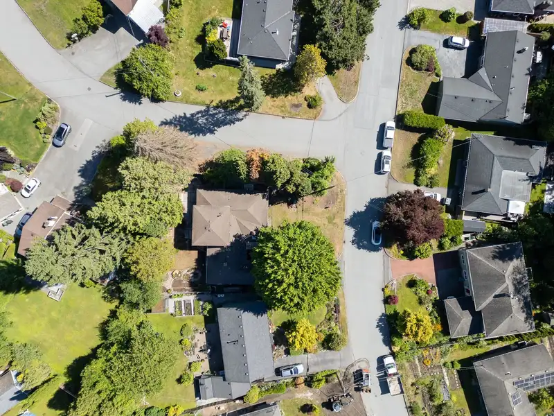 2495 LAURALYNN DRIVE - photo 2 of 39
