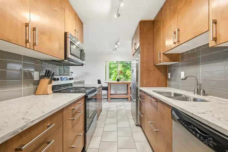 222 340 W 3RD STREET - photo 4 of 27