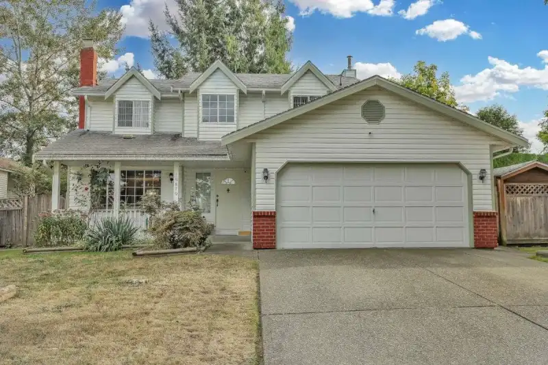 15870 95 AVENUE - photo 1 of 34