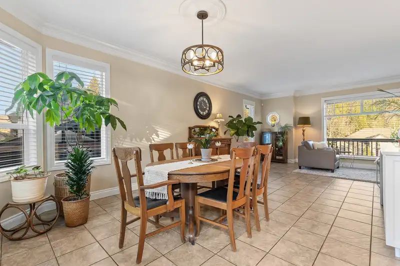 10269 WILDROSE DRIVE - photo 3 of 40