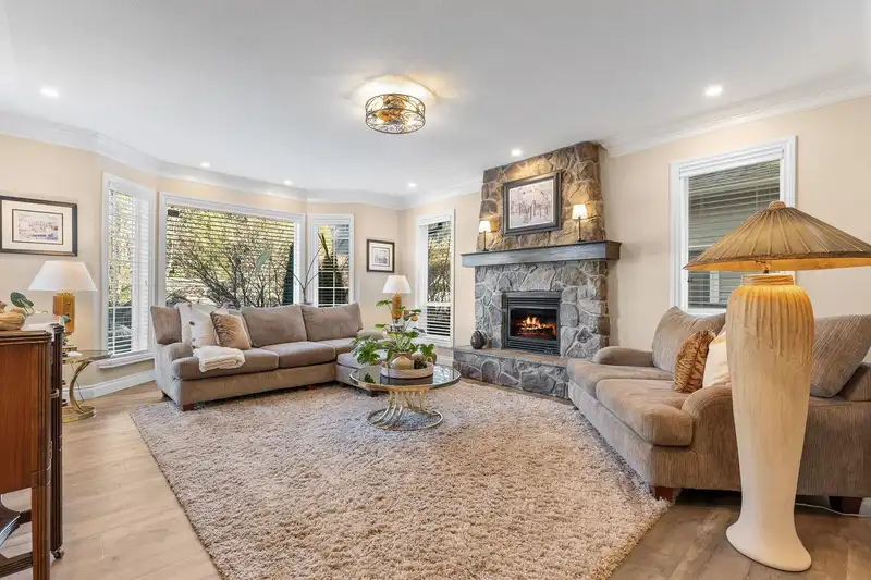 10269 WILDROSE DRIVE - photo 4 of 40