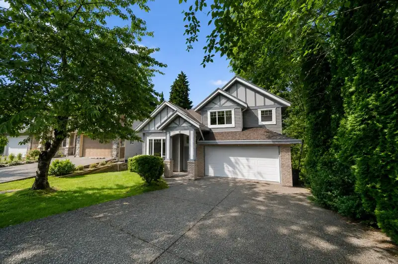 14539 78 AVENUE - photo 1 of 38
