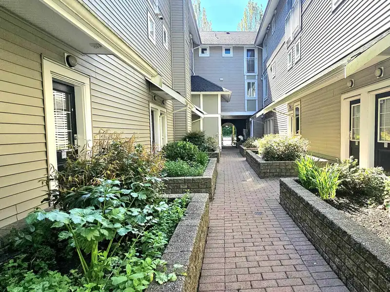 47 6965 HASTINGS STREET - photo 2 of 13